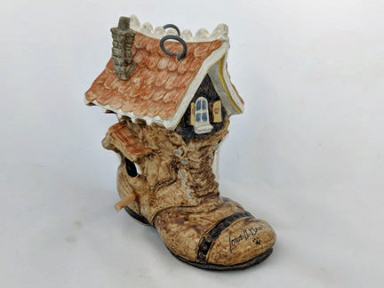 LD 3 Old Shoe Bird House